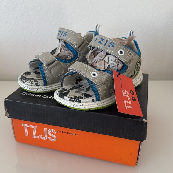 Boys Double Adjustable Strap Sandals with Soccer design - Picture 10 of 13